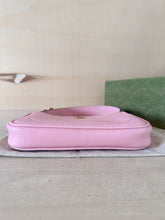Carica l'immagine nel visualizzatore di Gallery, Gucci Borsa Mini Aphrodite Rosa Cipria
