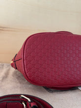 Carica l'immagine nel visualizzatore di Gallery, Gucci Borsa Dome Mini Microguccissima GG Rossa

