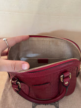 Carica l'immagine nel visualizzatore di Gallery, Gucci Borsa Dome Mini Microguccissima GG Rossa

