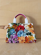 Carica l'immagine nel visualizzatore di Gallery, Dolce &amp; Gabbana Mini Tote Floreale
