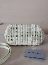 Carica l'immagine nel visualizzatore di Gallery, Balenciaga Borsa Basket Bistro XS Pale Yellow
