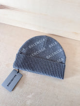 Carica l'immagine nel visualizzatore di Gallery, Balenciaga Cappellino Logo All Over Grigio Cashmere
