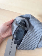 Carica l'immagine nel visualizzatore di Gallery, Balenciaga Cappellino Logo All Over Grigio Cashmere
