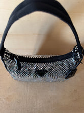 Carica l'immagine nel visualizzatore di Gallery, Prada Re-Edition 2000 Crystal Nera
