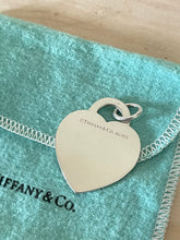 Carica l&#39;immagine nel visualizzatore di Gallery, Tiffany charm Roma Limited
